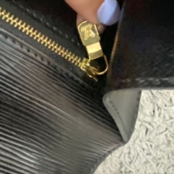 🔴SOLD🔴 Louis Vuitton Monceau Black Epi Leather - Picture 9 of 15